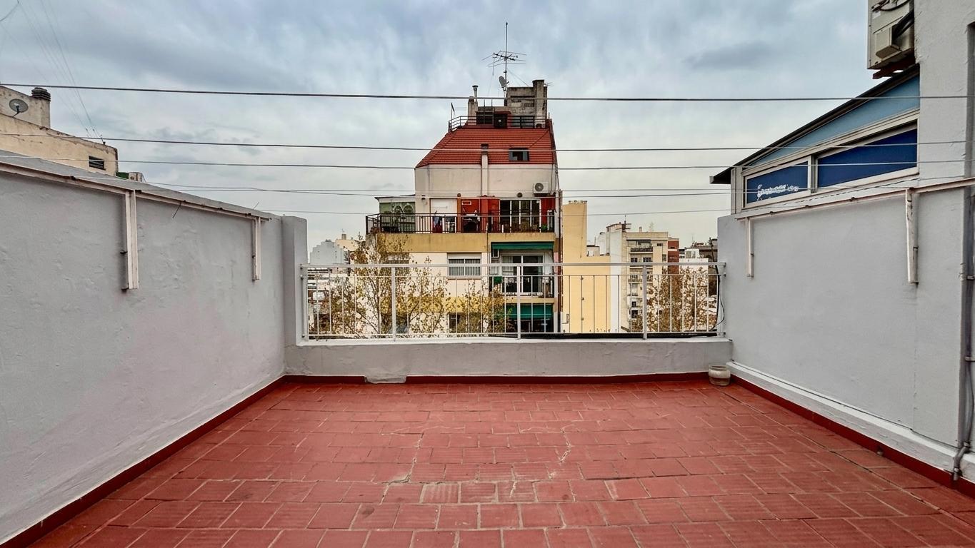 Foto de VENTA DEPARTAMENTO 3 AMBIENTES CON BALCÓN AL FRENTE EN SAN CRISTÓBAL, imagen 2