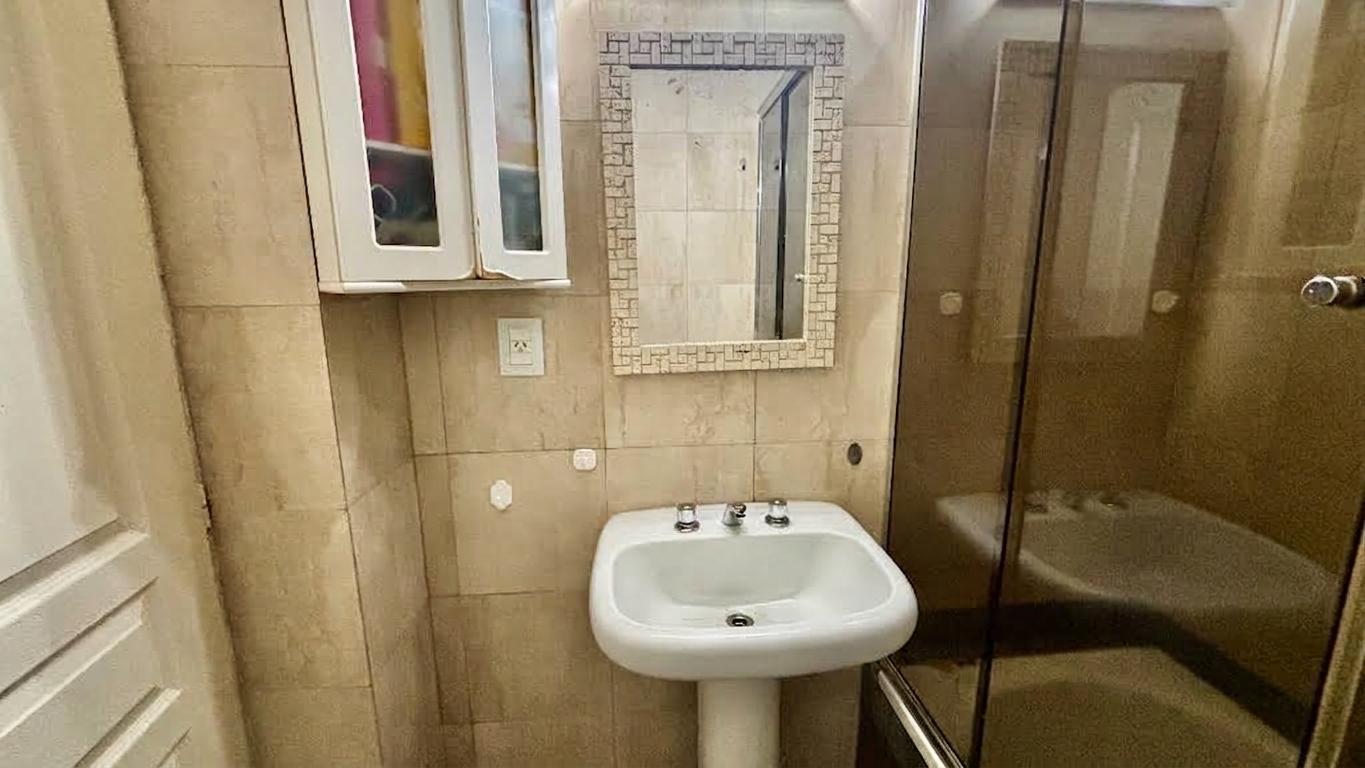 Foto de VENTA DEPARTAMENTO 3 AMBIENTES CON BALCÓN AL FRENTE EN SAN CRISTÓBAL, imagen 2
