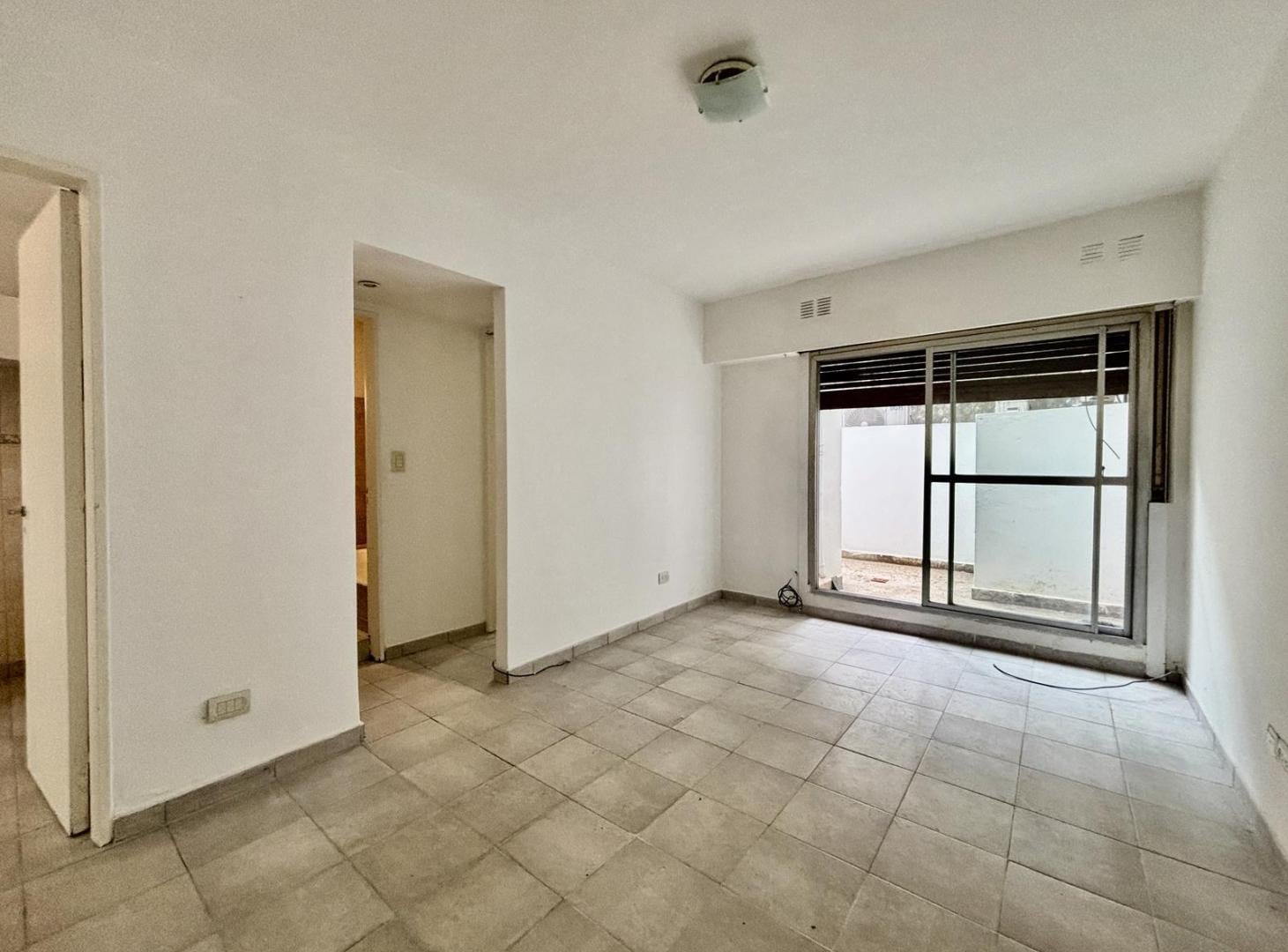 Foto de Venta 2 Ambientes en Planta Baja con Dos Patios y Cochera | Apto Crédito, imagen 1