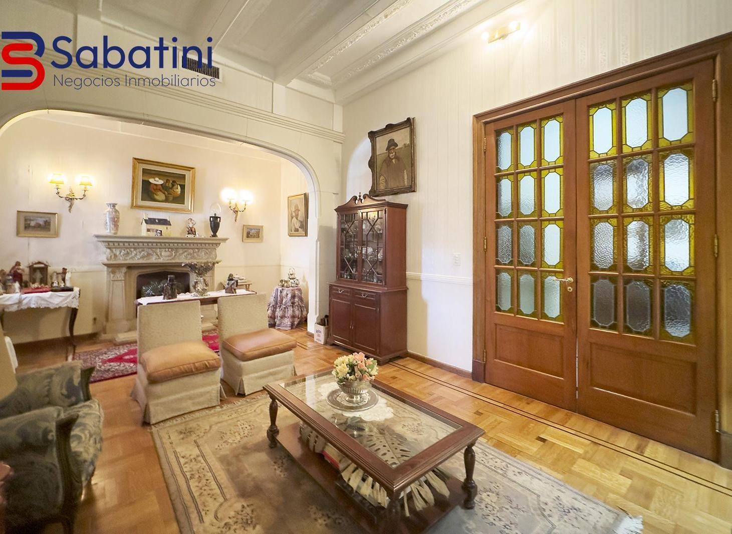 Foto de Exclusiva Casa Tudor Reciclada de 8 Ambientes con Jardín, Terraza y 2, imagen 4