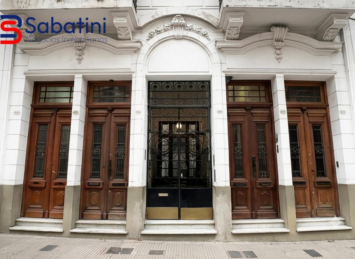 Foto de Venta PH de 4 Ambientes con patio y techos doble altura en Recoleta, imagen 1