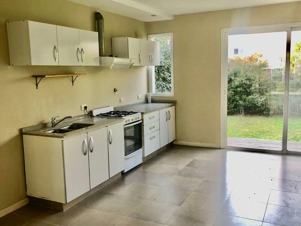 ALQUILER ANUAL, CALIFORNIA VILLAGE CASA DE 125M2 , ZONA PILAR 3