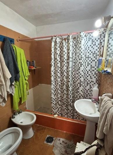 Casa en Venta con Departamento al Fondo