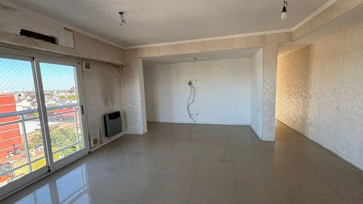 Excelente departamento de 4 ambientes al frente. 3