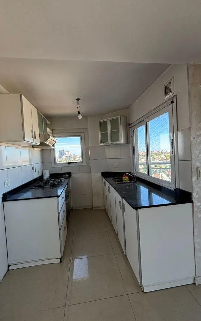 Excelente departamento de 4 ambientes al frente. 5