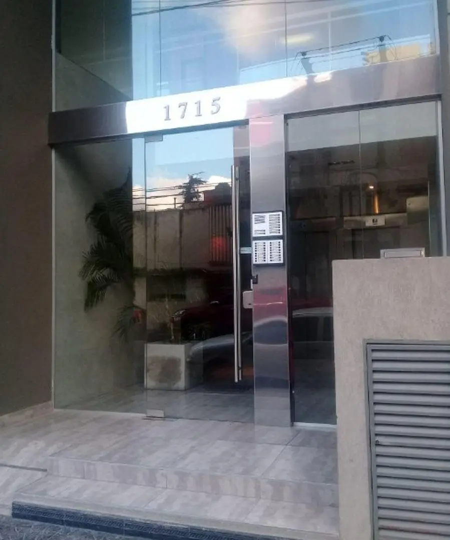 Excelente departamento de 4 ambientes al frente. 4