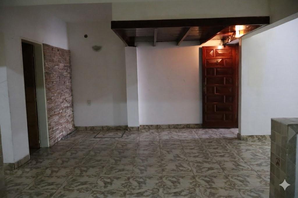 VENTA - CASA 3 AMB. EN PIÑEYRO