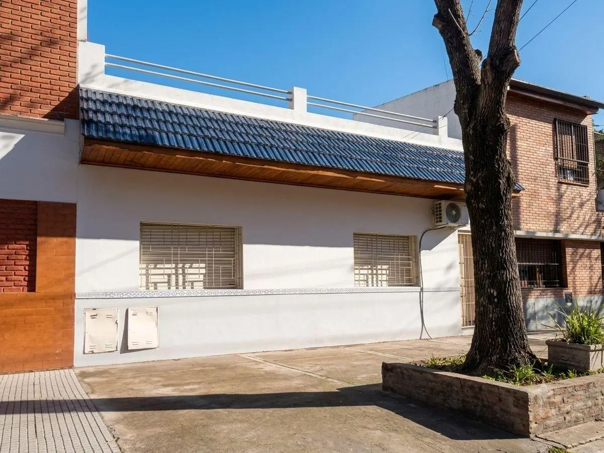 Amplio PH 2 ambientes con Patio y Terraza propia 1