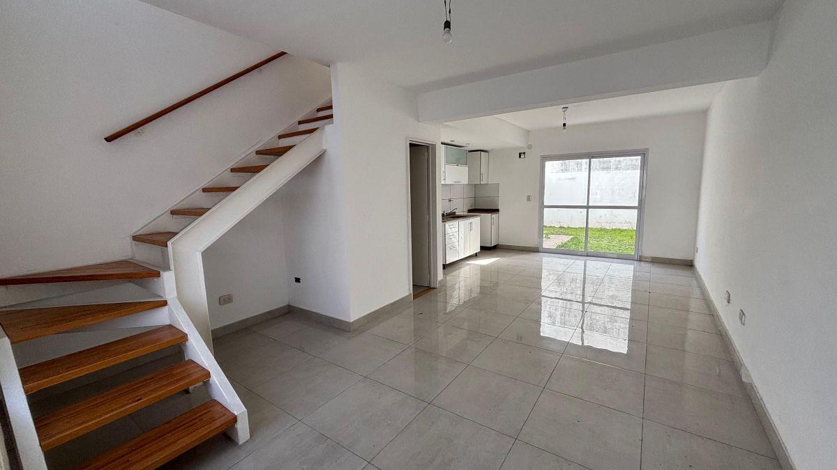Foto de DÚPLEX A ESTRENAR DE 3 AMBIENTES CON GUARDACOCHE – APTO CRÉDITO, imagen 1