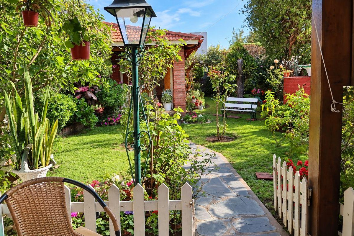 Foto de CHALET DE 4 AMBIENTES CON PATIO, QUINCHO Y COCHERA - PIÑEYRO, AVELLANEDA, imagen 3