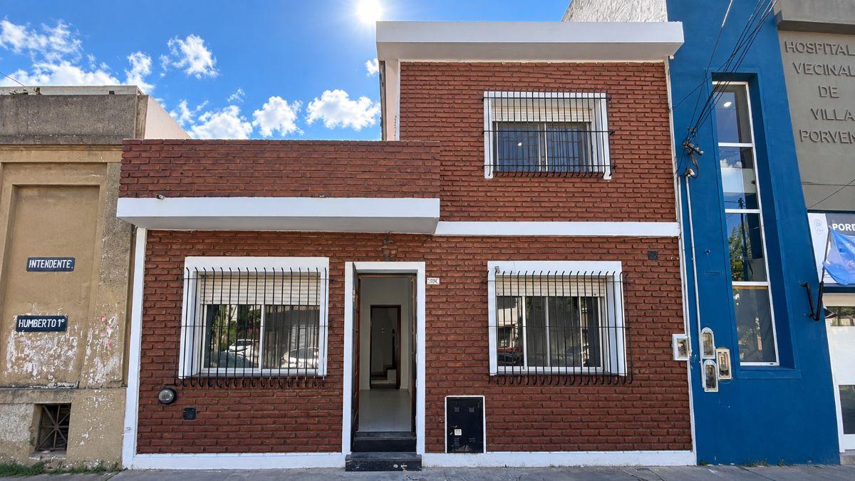 Foto de CASA REFACCIONADA A NUEVA EN PIÑEYRO, imagen 1
