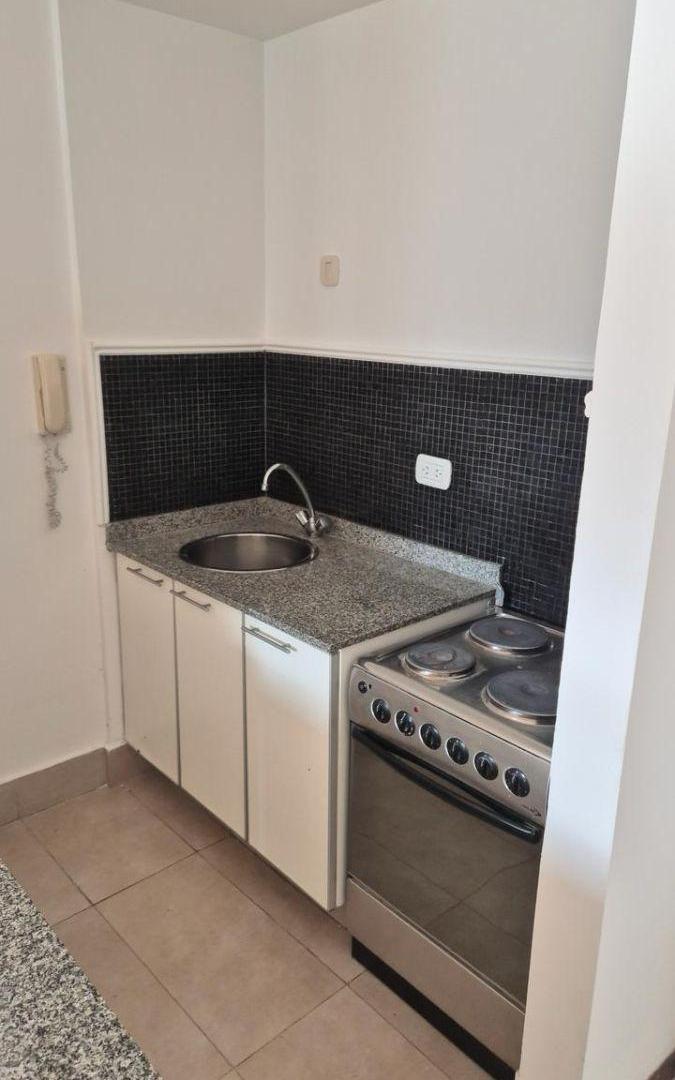 Foto de 2 AMBIENTES CON COCHERA PRIVADA CUBIERTA EN LAS CAÑITAS, imagen 5
