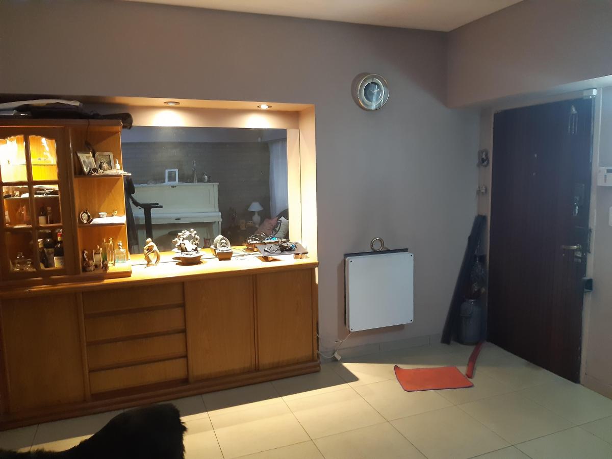 CASA CON GARAGE Y QUINCHO. IDEAL USO COMERCIAL CONSULTORIOS O VIVIENDA