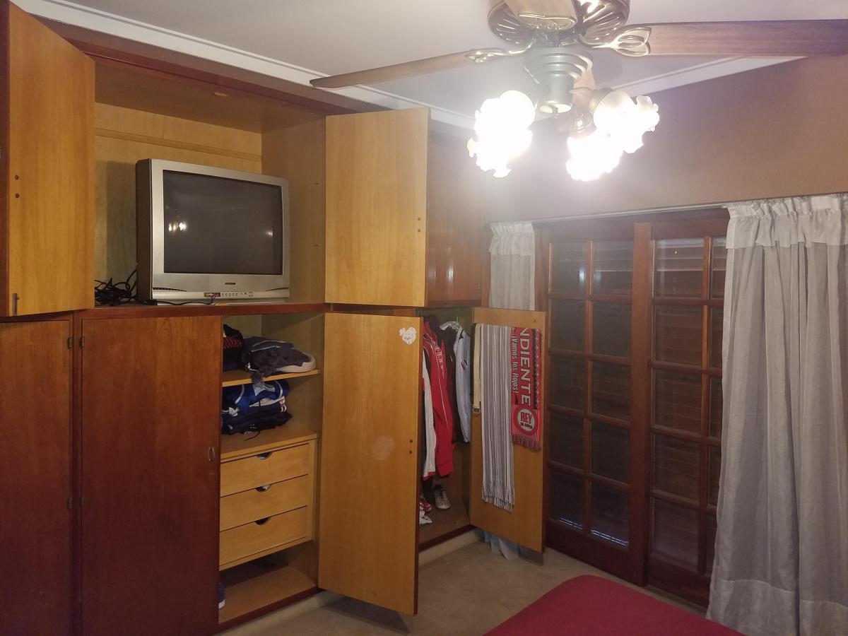 Excelente Propiedad Opcional 3 Departamentos Mas Amplio Salón con Cocheras 4