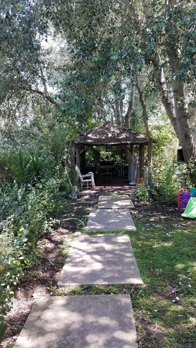 HERMOSA CASA CON PARQUE Y PISCINA