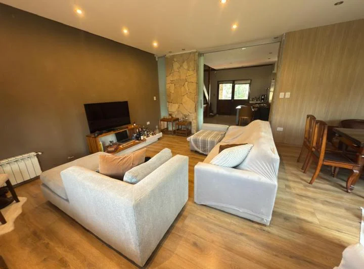 Foto de ESPECTACULAR CASA ESTILO PATAGÓNICO SOBRE GRAN LOTE, imagen 5