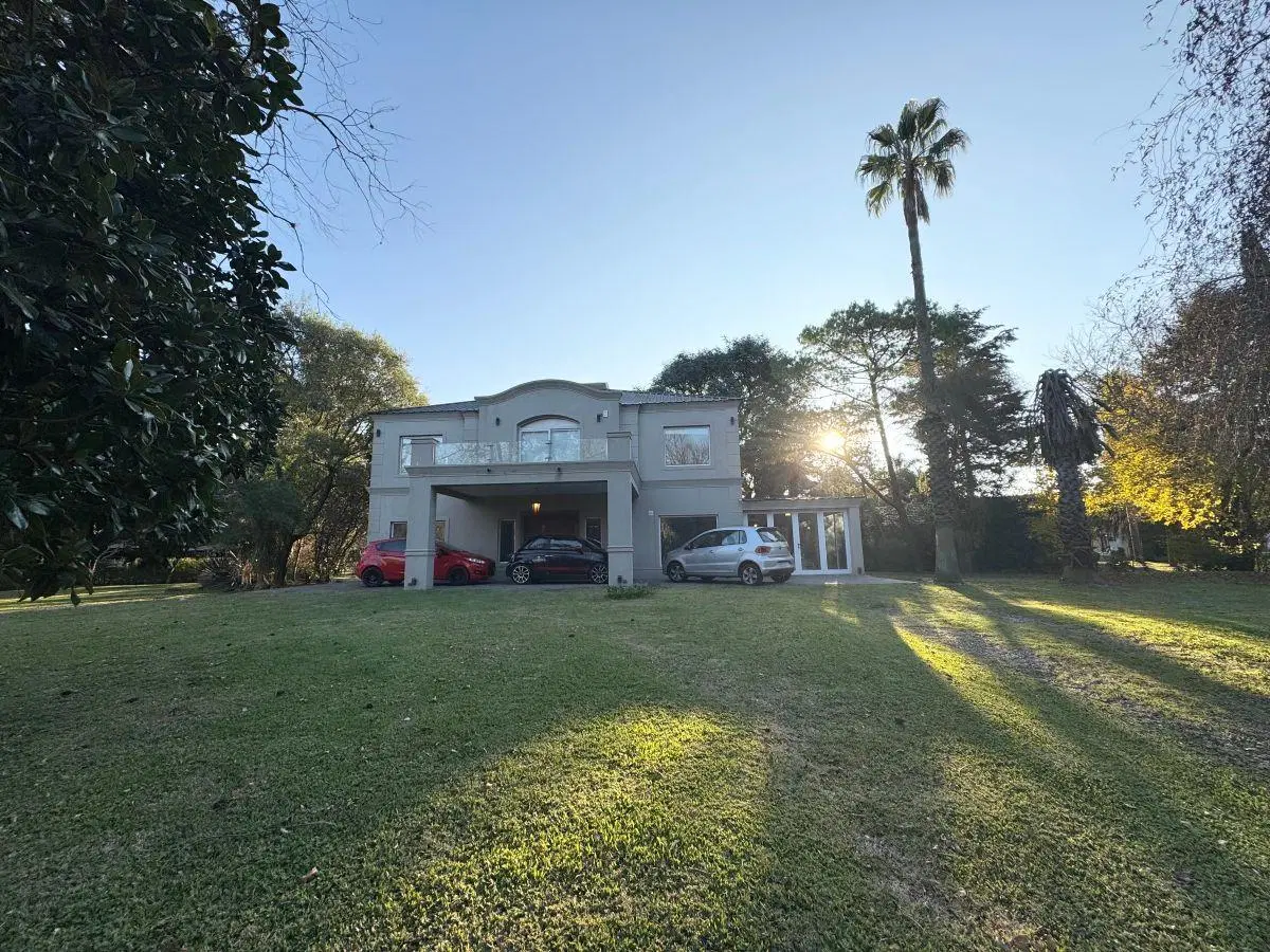 ESPECTACULAR CASA EN BARRIO CERRADO PARQUE LAS NACIONES 5