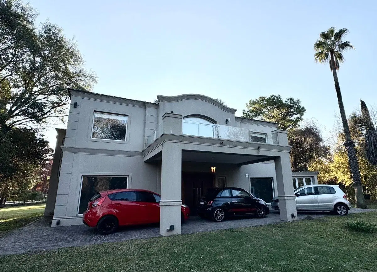 ESPECTACULAR CASA EN BARRIO CERRADO PARQUE LAS NACIONES 3
