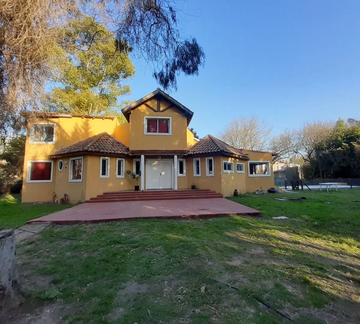 CASA + CASA DE HUÈSPEDES SOBRE LOTE ARBOLADO CON PISCINA EN BARRIO CERRADO 3