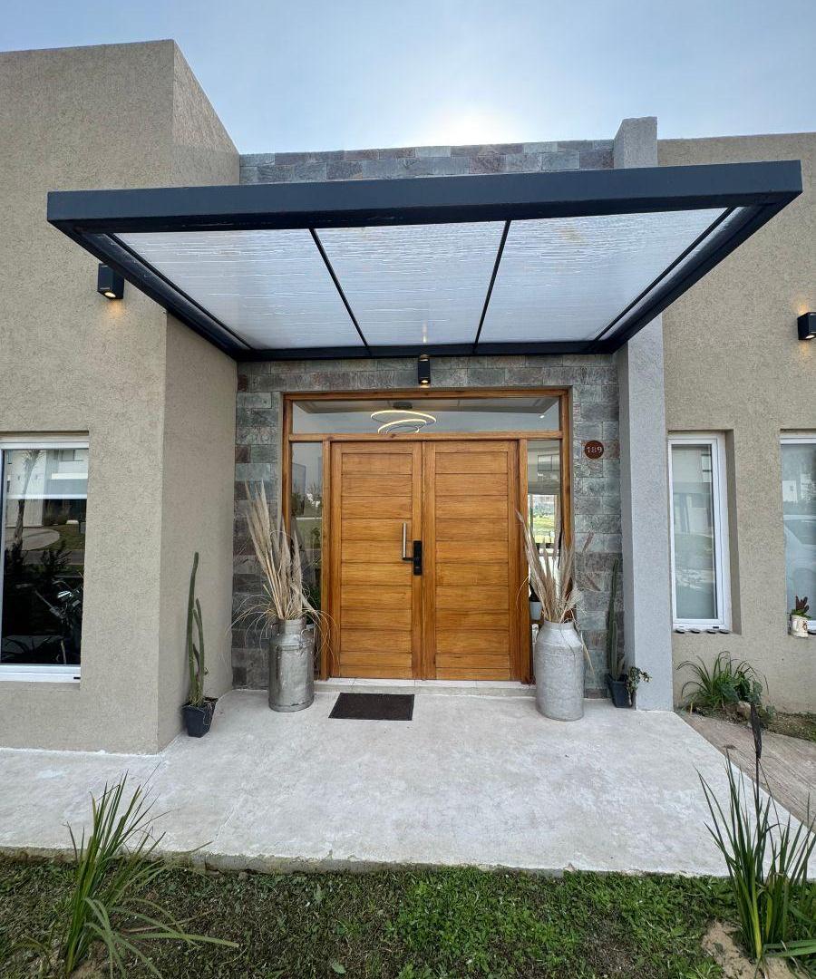 Foto de Casa a la laguna 4 dormitorios en Barrio La Alameda, imagen 1