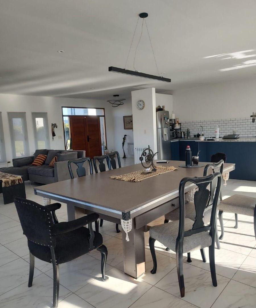 Foto de Casa a la laguna 4 dormitorios en Barrio La Alameda, imagen 5