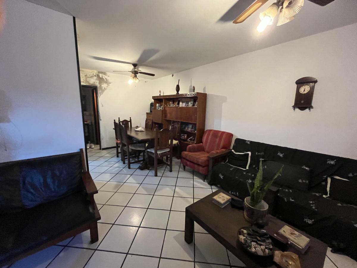 VENDE HERMOSA CASA 4 AMBIENTES C/GARAGE, PATIO Y TERRAZA