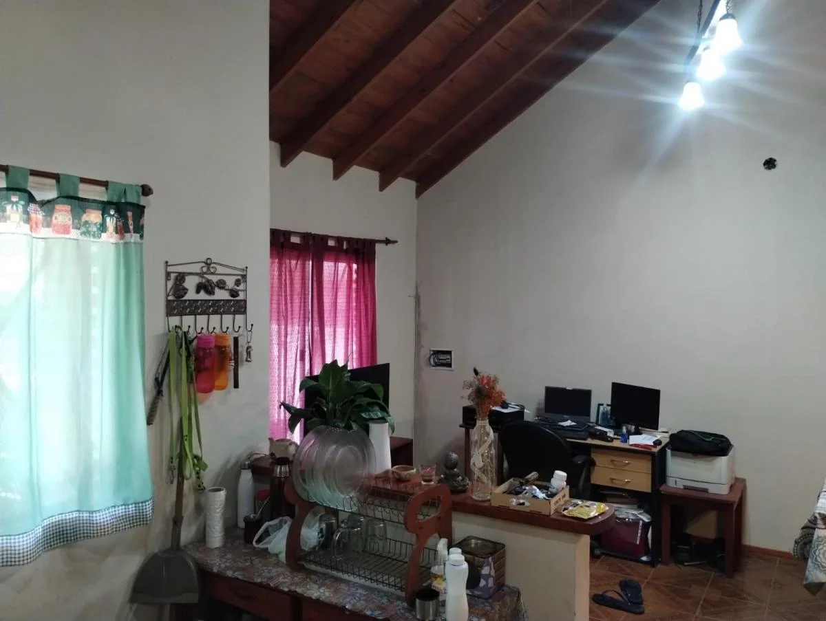 VENDE CHALET DOS PLANTAS 4 AMBIENTES S/LOTE 8.66 X 51 MTS. AMPLIO FONDO LIBRE