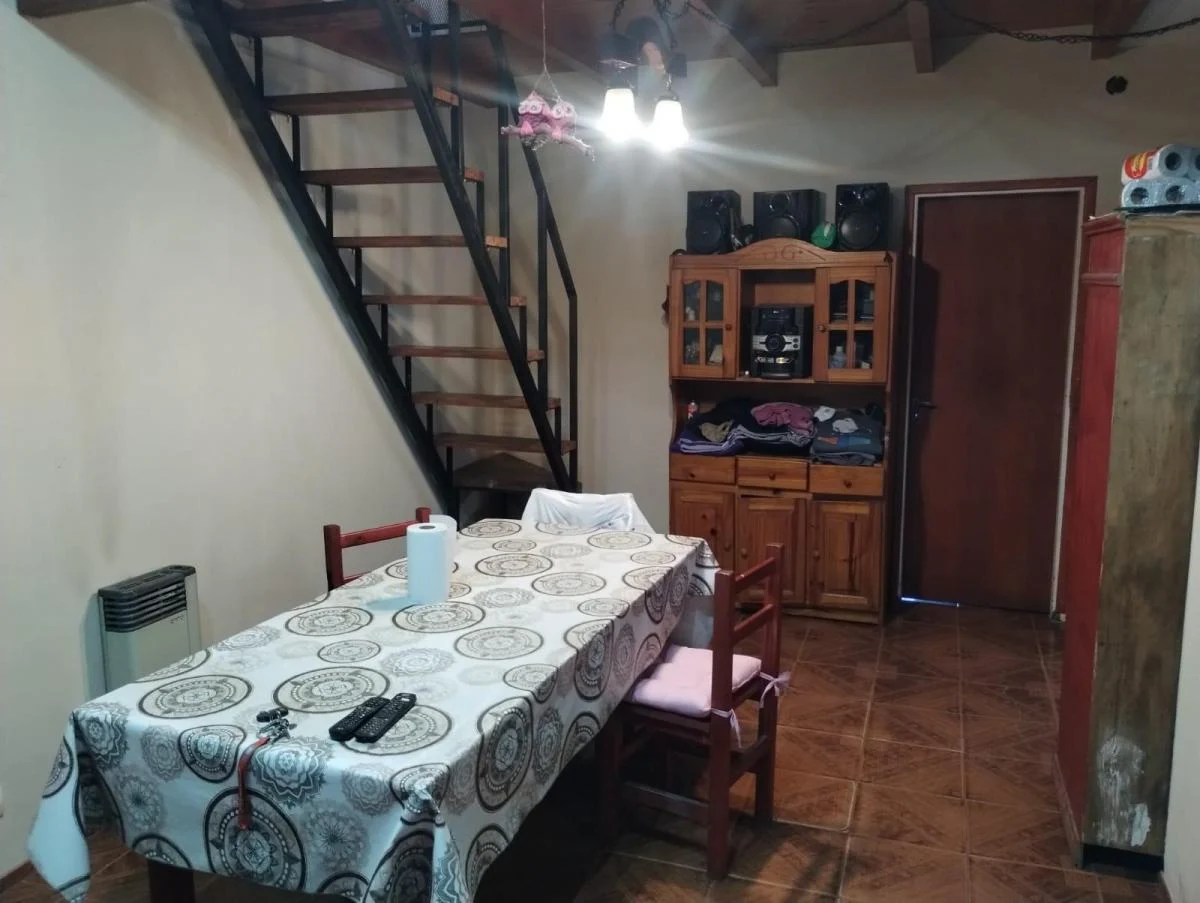 Foto de VENDE CHALET DOS PLANTAS 4 AMBIENTES S/LOTE 8.66 X 51 MTS. AMPLIO FONDO, imagen 5