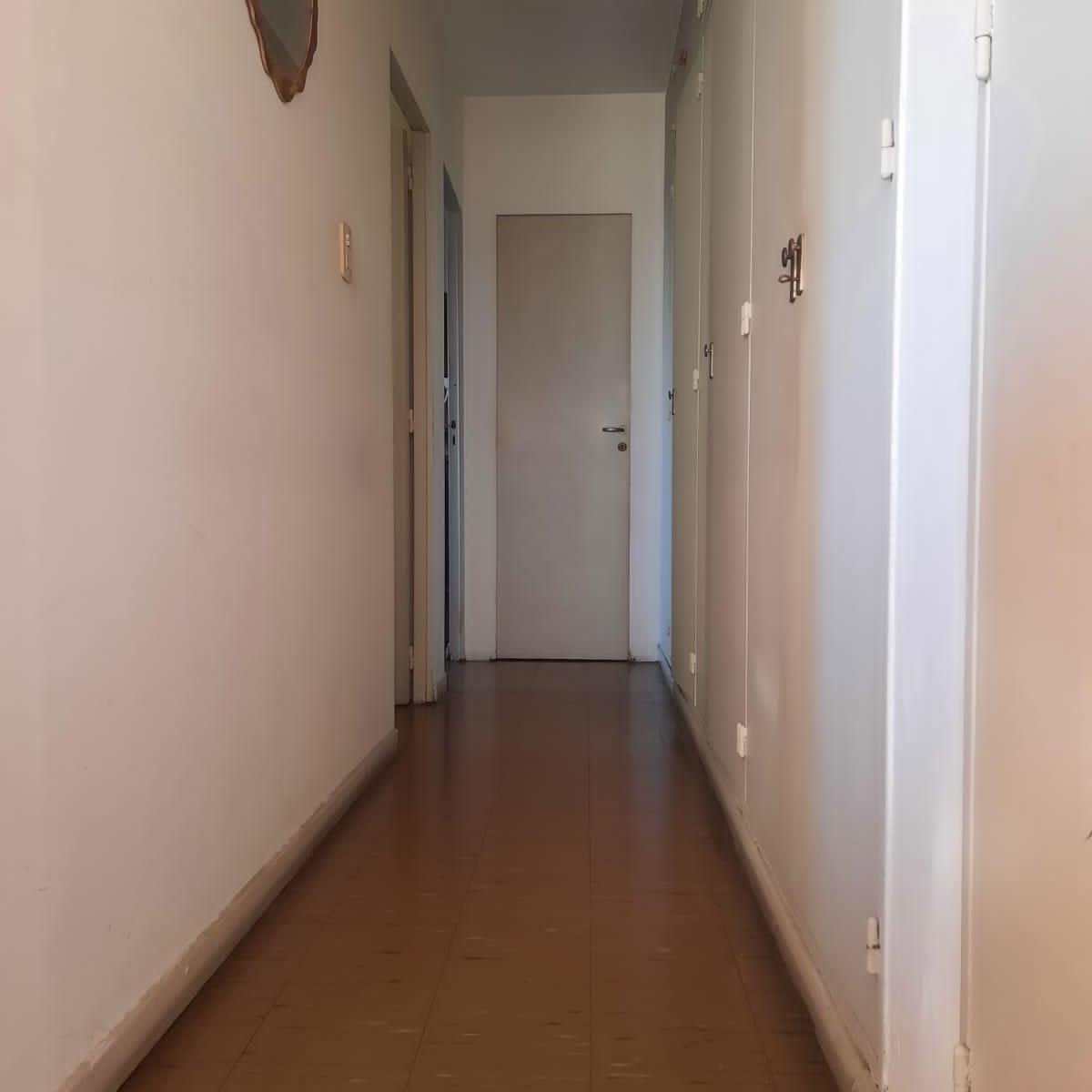 Foto de VENDE- Departamento 3 ambientes con balcón- Muy luminoso, imagen 2