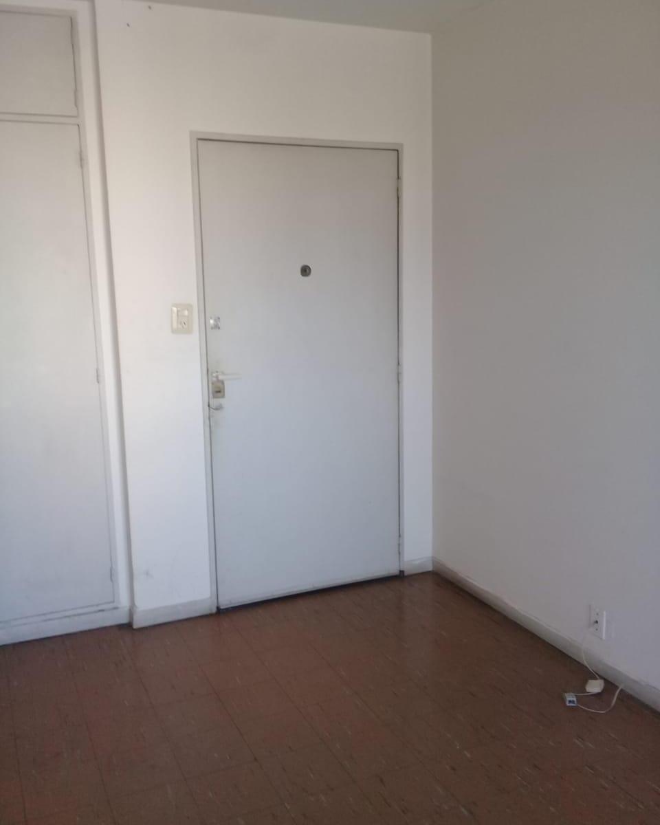 Foto de VENDE- Departamento 3 ambientes con balcón- Muy luminoso, imagen 4
