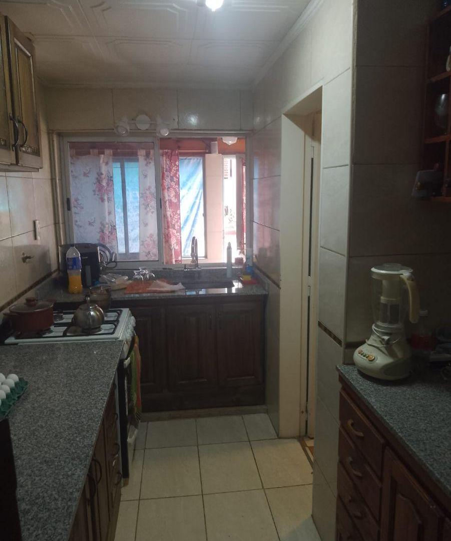 VENDE - EXCELENTE CASA EN LOTE PROPIO CON PATIO, PARRILLA, Y DEPTO 2 AMBIENTES Y TERRAZA
