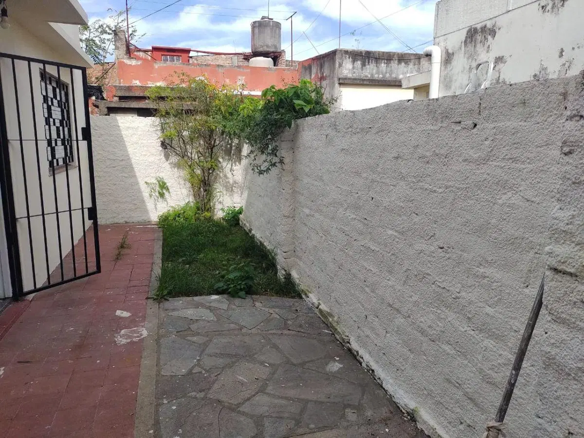 VENDE - CASA DE 3 AMBIENTE CON PATIO - APTO CREDITO 3