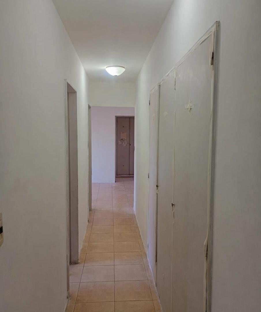 Foto de VENDE- Departamento de 4 ambientes- Muy buena ubicación-APTO CREDITO, imagen 3