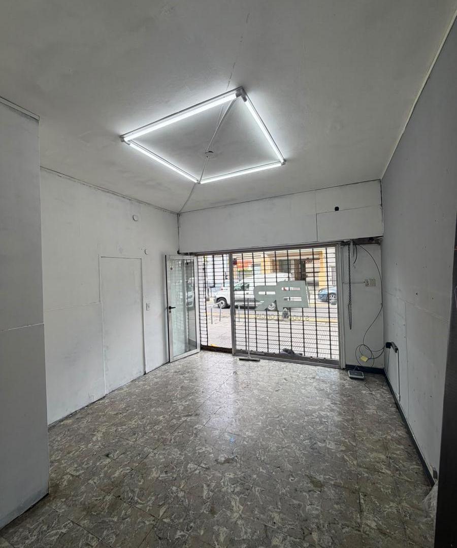 Foto de ALQUILA- Local comercial- Excelente ubicacion, imagen 1