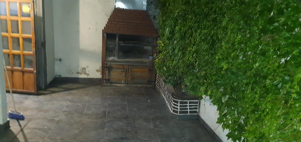 Foto de ALQUILA- Casa 4 ambientes con patio y garage, imagen 2