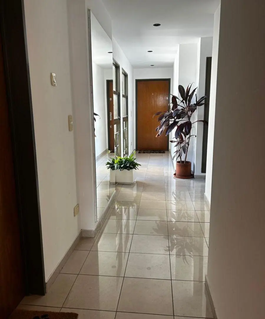Cómodo depto.2 ambientes, cochera, apto profesional, pleno centro Olivos 5