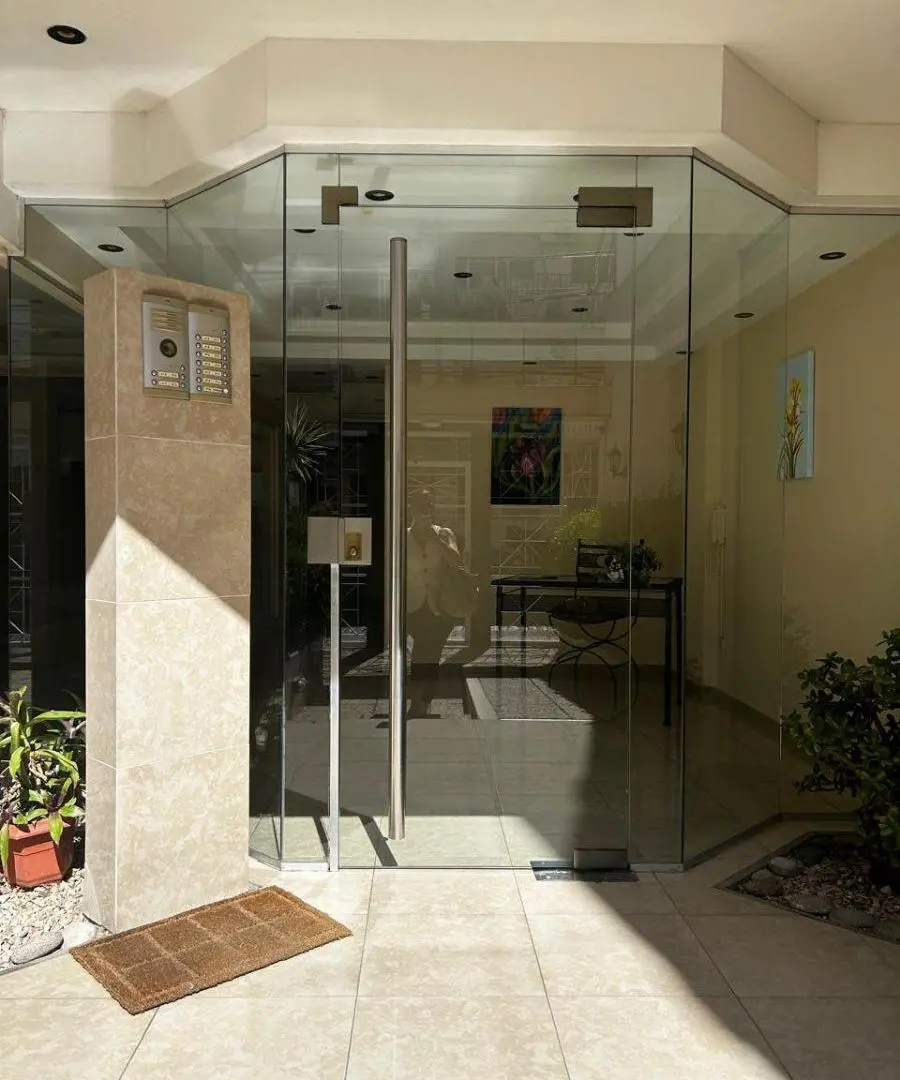 Cómodo depto.2 ambientes, cochera, apto profesional, pleno centro Olivos 4