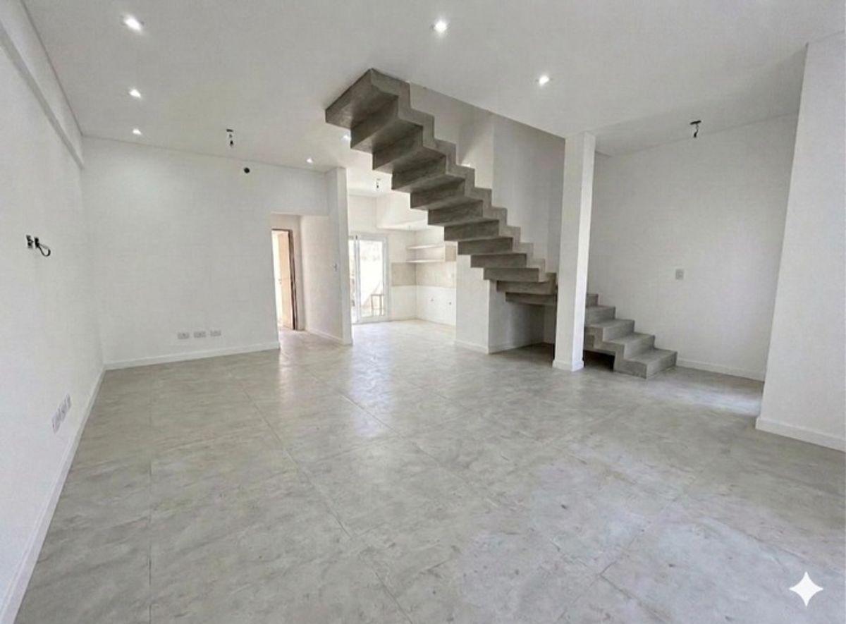 Duplex a estrenar, Olivos. Dos cocheras, 3 dormitorios y play. Patio con parrilla