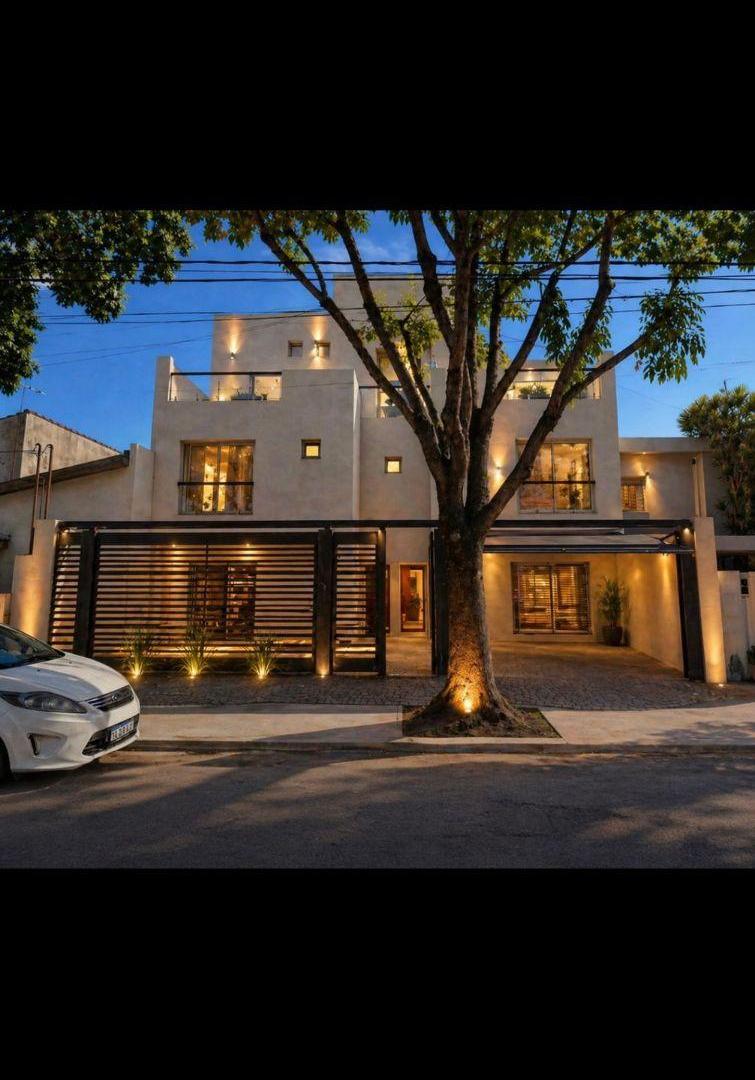 Duplex a estrenar, Olivos. Dos cocheras, 3 dormitorios y play. Patio con parrilla