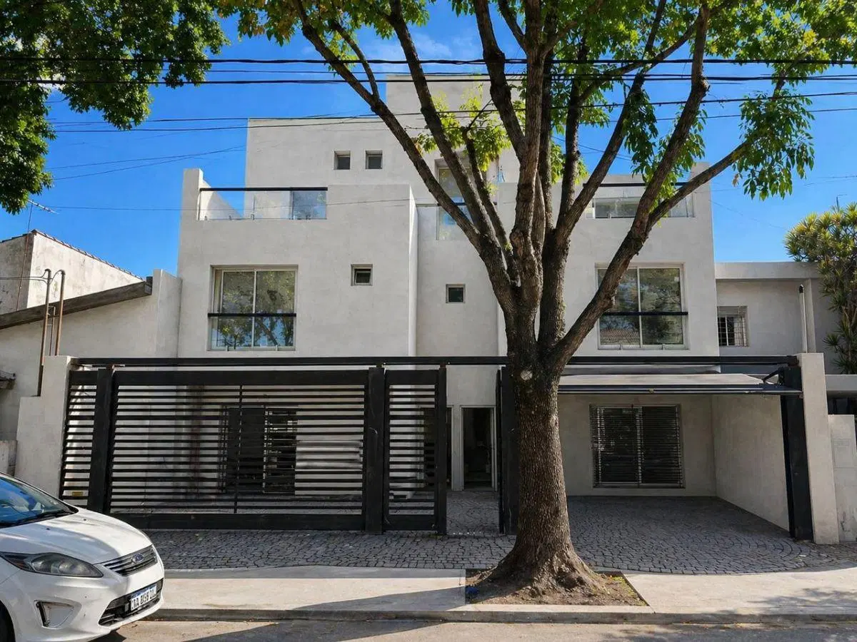 Duplex a estrenar, Olivos. Dos cocheras, 3 dormitorios y play. Patio con parrilla 2