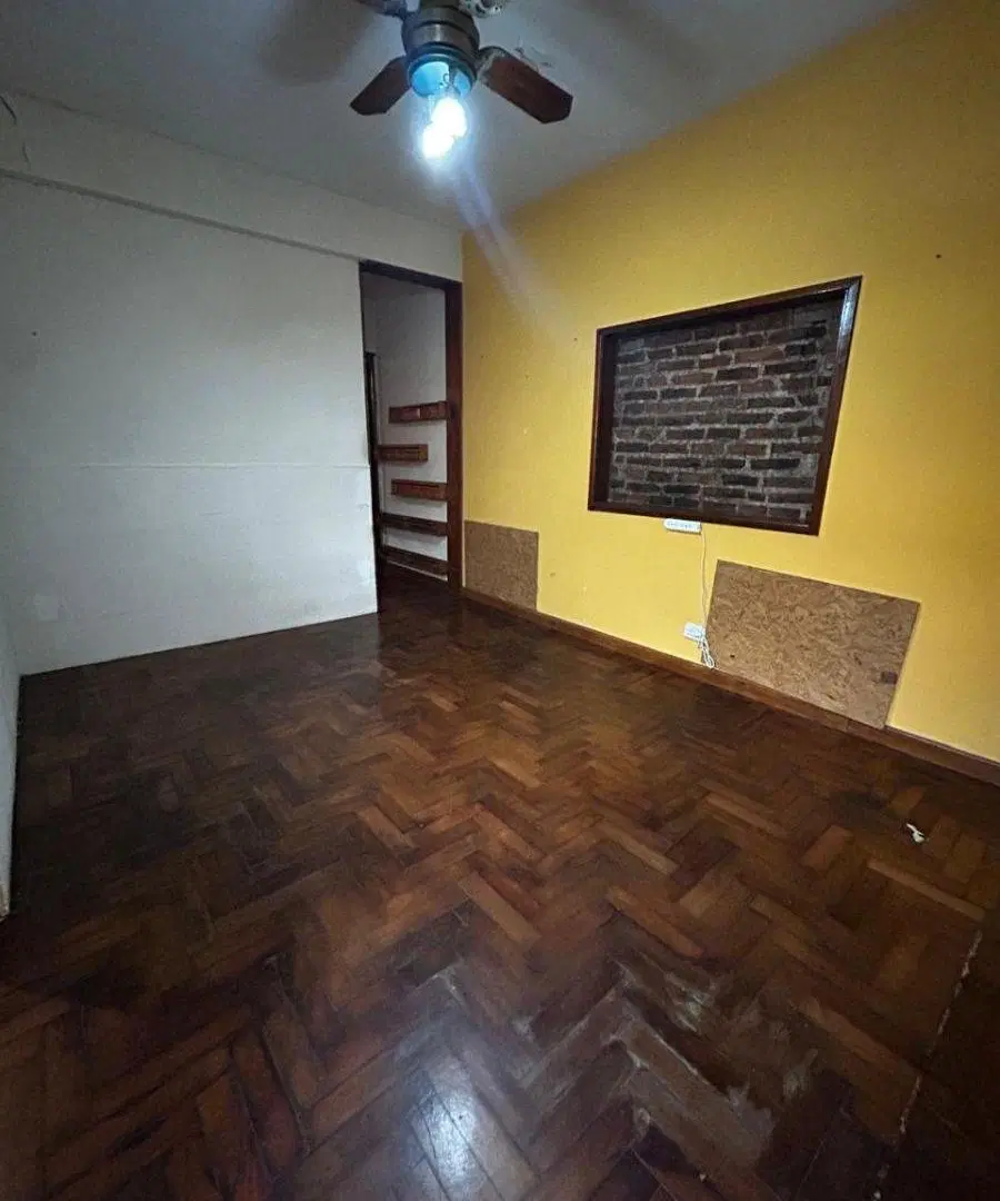 Departamento 2 ambientes zona con comercios, medios de transporte y colegios. 5