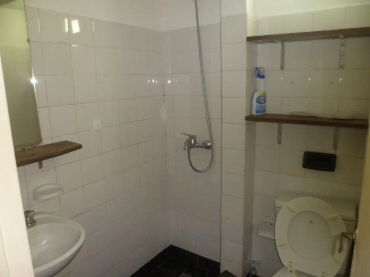 Monoambiente en Planta Baja, sin expensas, a 1 cuadra Avda.Maipú. 3