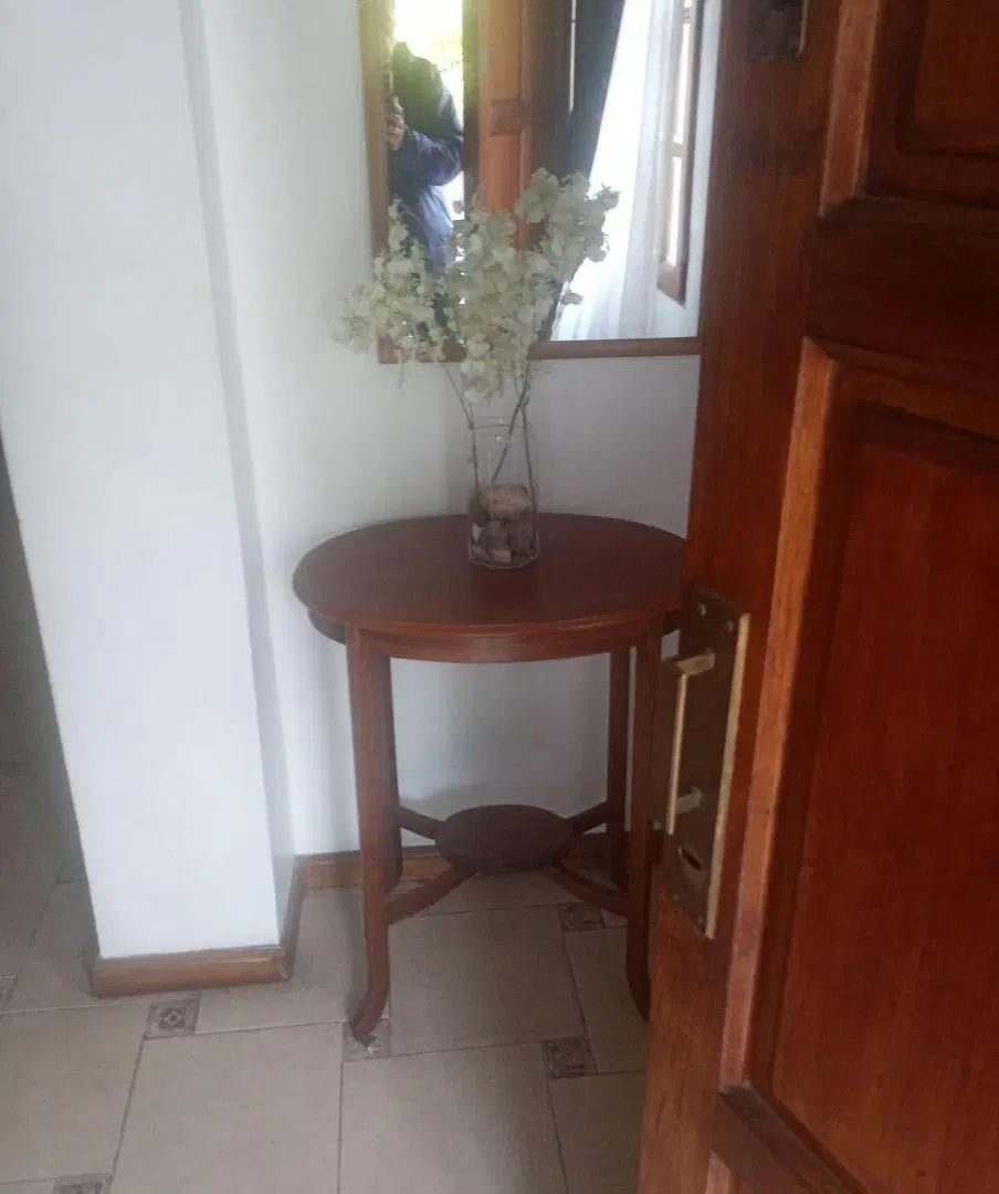 Cómoda y sólida casa de 4 amb.con quincho, parrilla y entrada auto 4