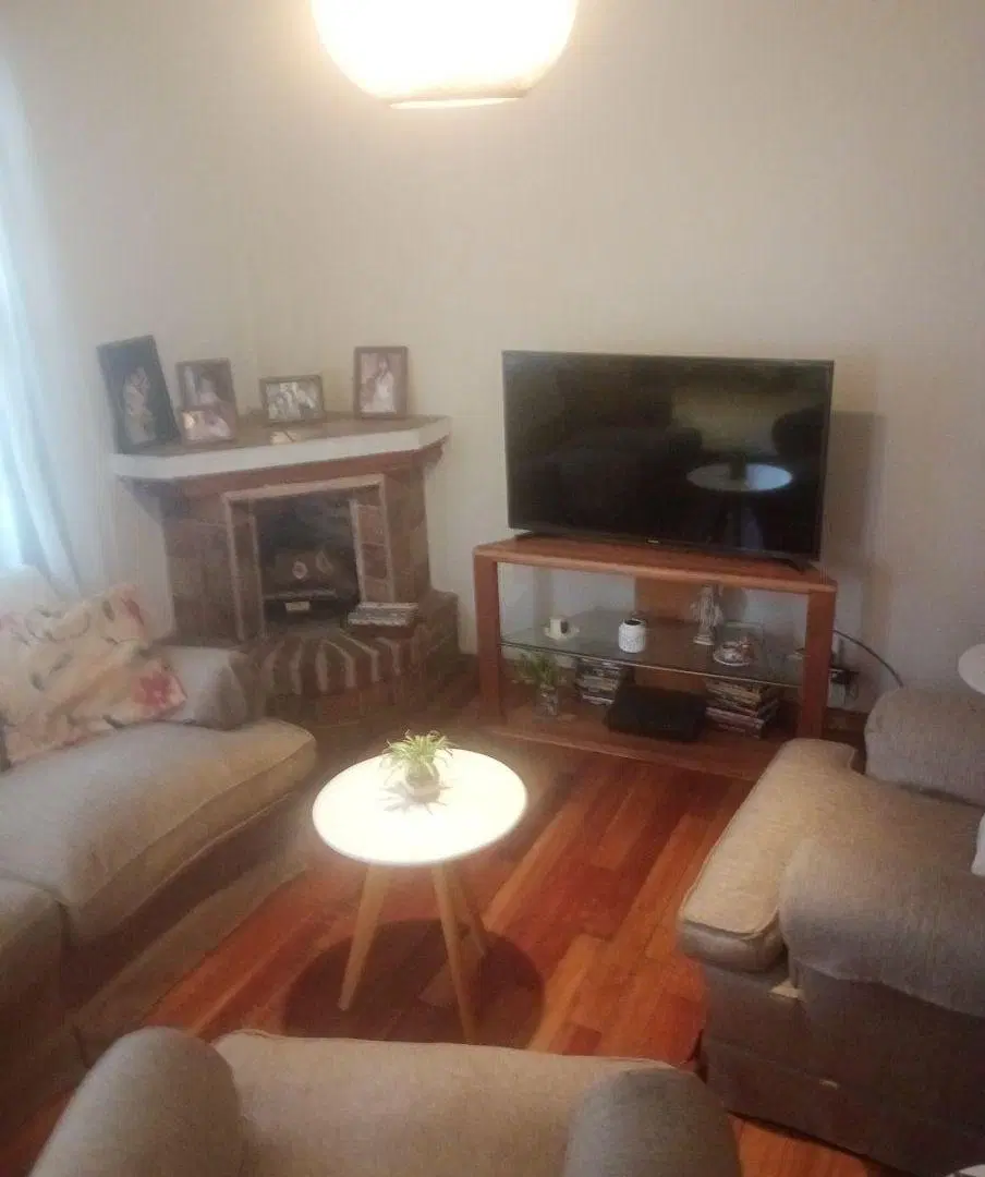 Cómoda y sólida casa de 4 amb.con quincho, parrilla y entrada auto 5