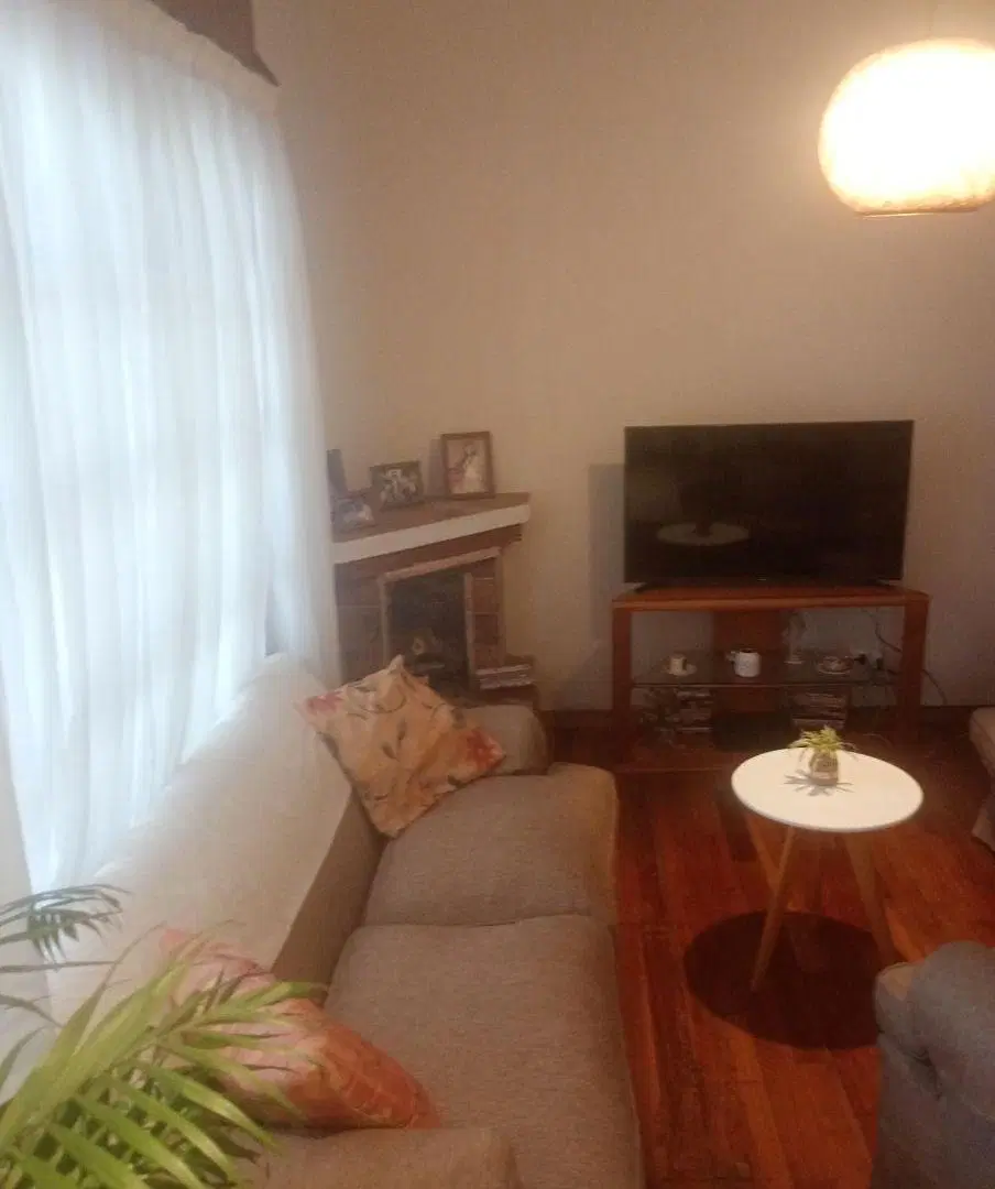 Cómoda y sólida casa de 4 amb.con quincho, parrilla y entrada auto 3