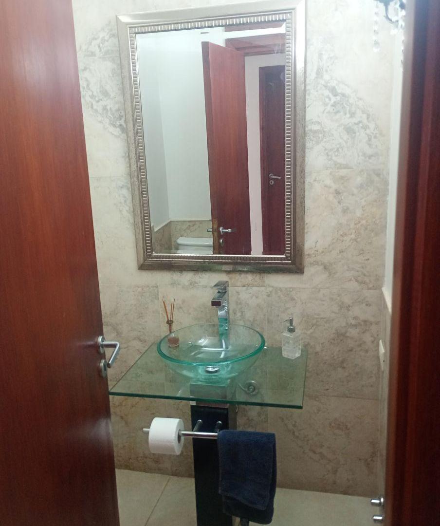 Foto de Impecable y cómodo chalet de 5 ambientes, pisos parquet, Seguridad, imagen 4