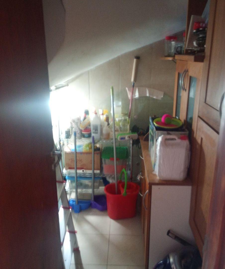Foto de Impecable y cómodo chalet de 5 ambientes, pisos parquet, Seguridad, imagen 2