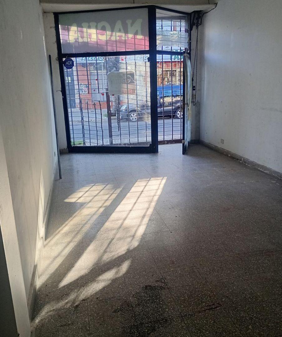 Foto de Local a metros Avda.de Mayo, centro comercial Villa Adelina. Movimiento, imagen 3