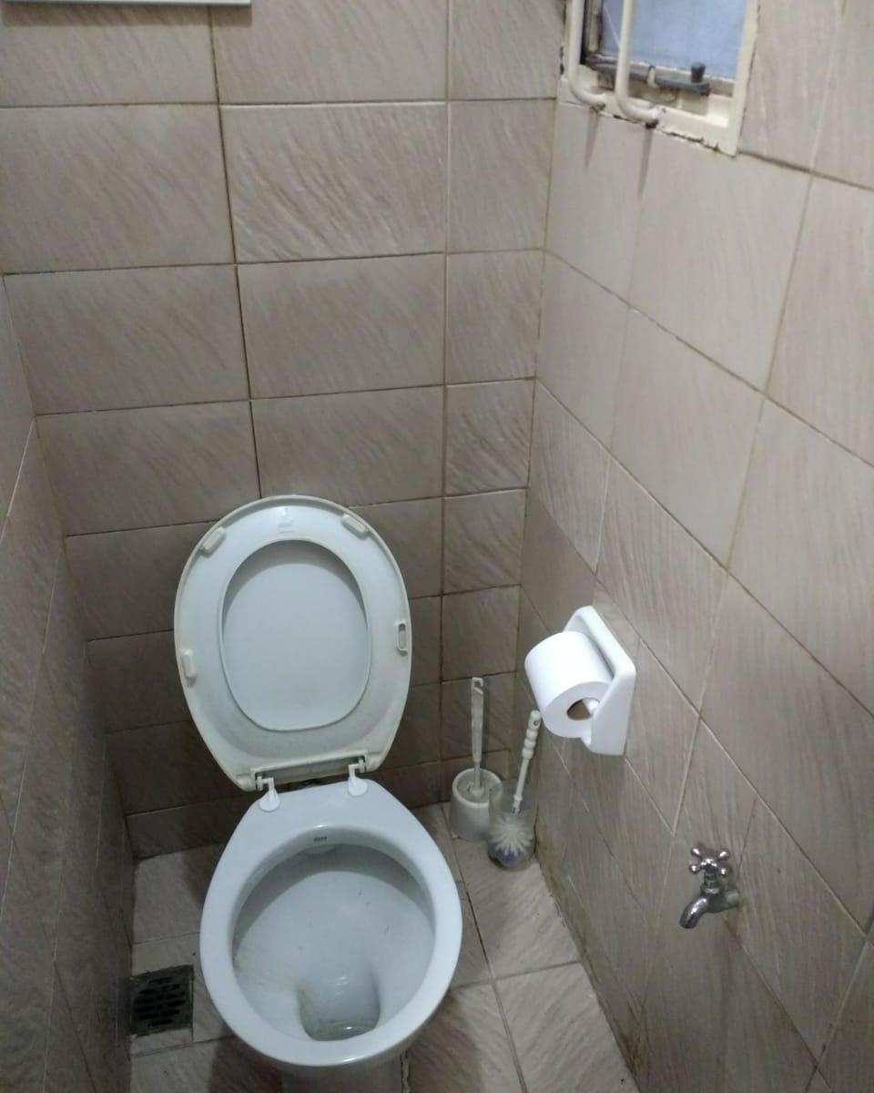 Foto de EXCELENTE LOCAL EN 2 PLANTAS SCAL ORTIZ Y VELASCO 2 VIDRIERAS 2 BÑOS, imagen 4