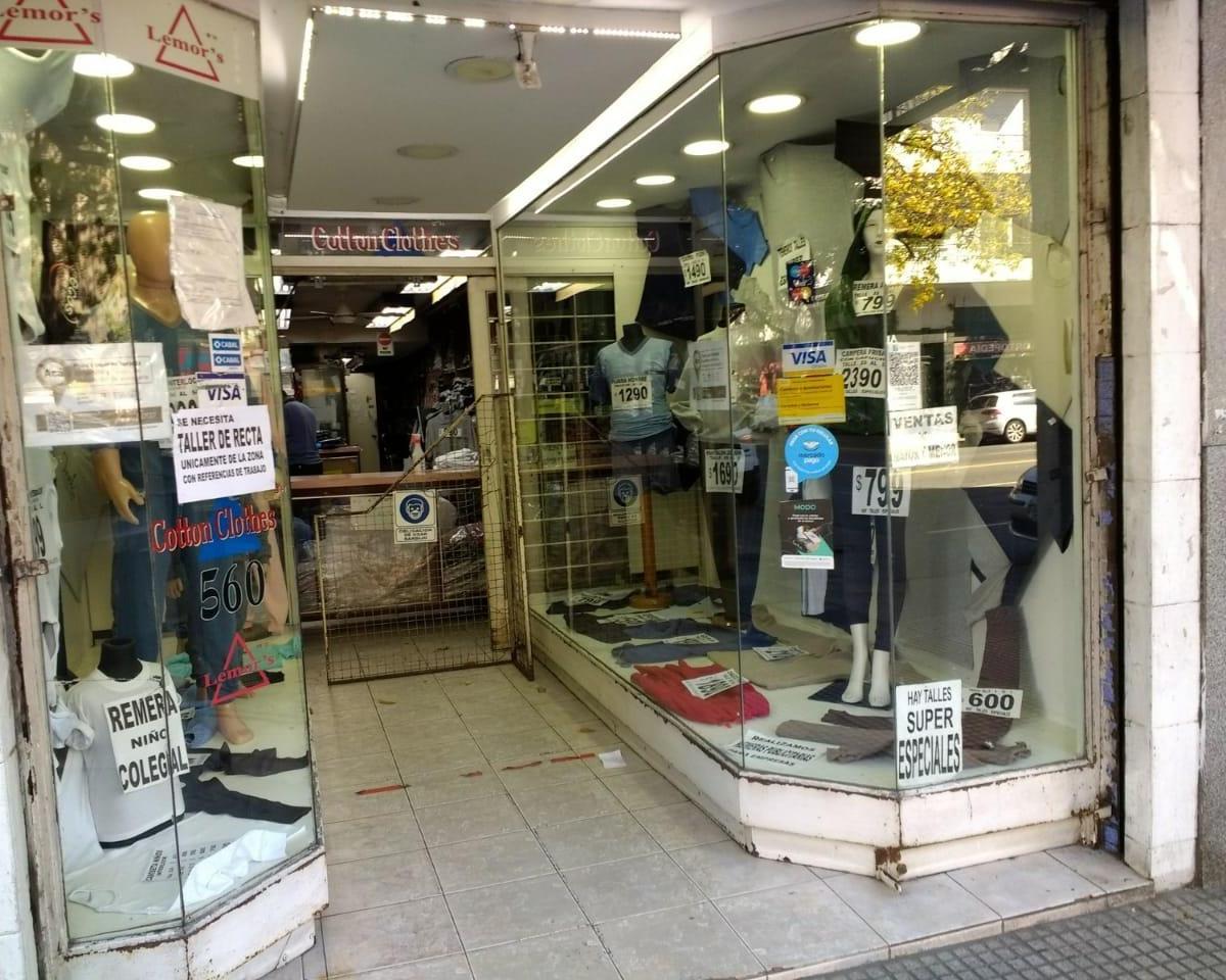 Foto de EXCELENTE LOCAL EN 2 PLANTAS SCAL ORTIZ Y VELASCO 2 VIDRIERAS 2 BÑOS, imagen 2